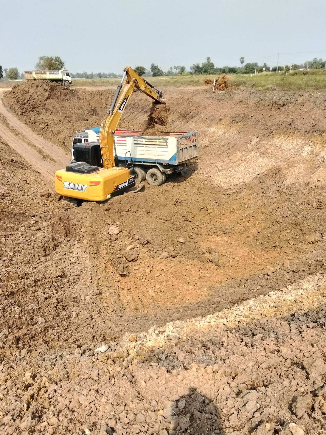 เช่ารถแม็คโคร สุพรรณบุรี เช่ารถแม็คโคร สุพรรณบุรี